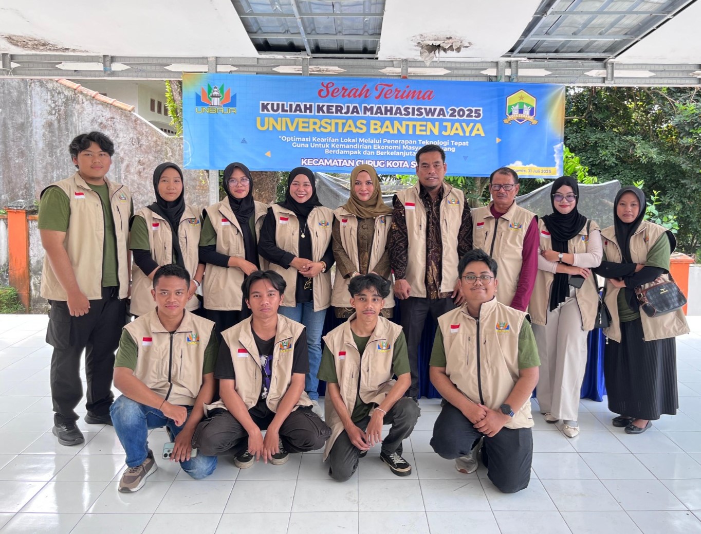Sukseskan Program Kota Serang Hijau, Kelompok 03 KKM Universitas Banten Jaya Laksanakan Penanaman Bibit Pohon di Lingkungan Kelurahan Kemanisan 